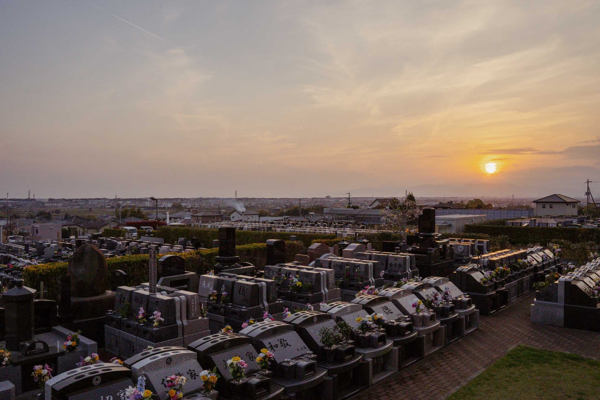 愛鷹メモリアルガーデンの夕焼け霊園全体画像