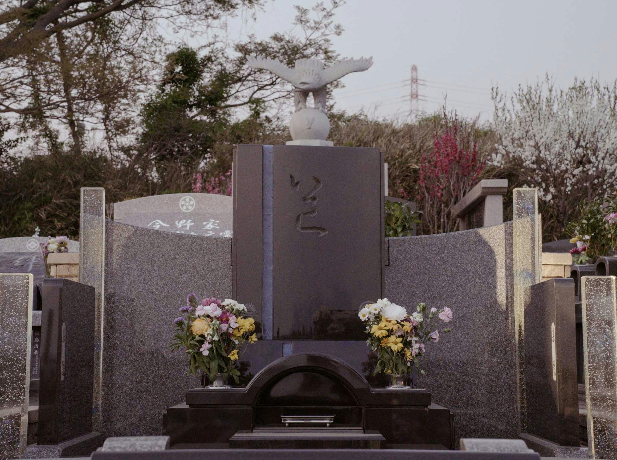 愛鷹メモリアルガーデンの墓石画像 | 高級墓 1